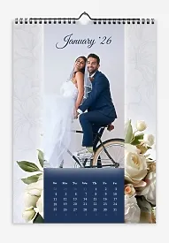Calendar template "Newlyweds with wedding bouquet in the background" with a light background with a floral print.