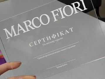 Прозрачная табличка из акрила (оргстекла)